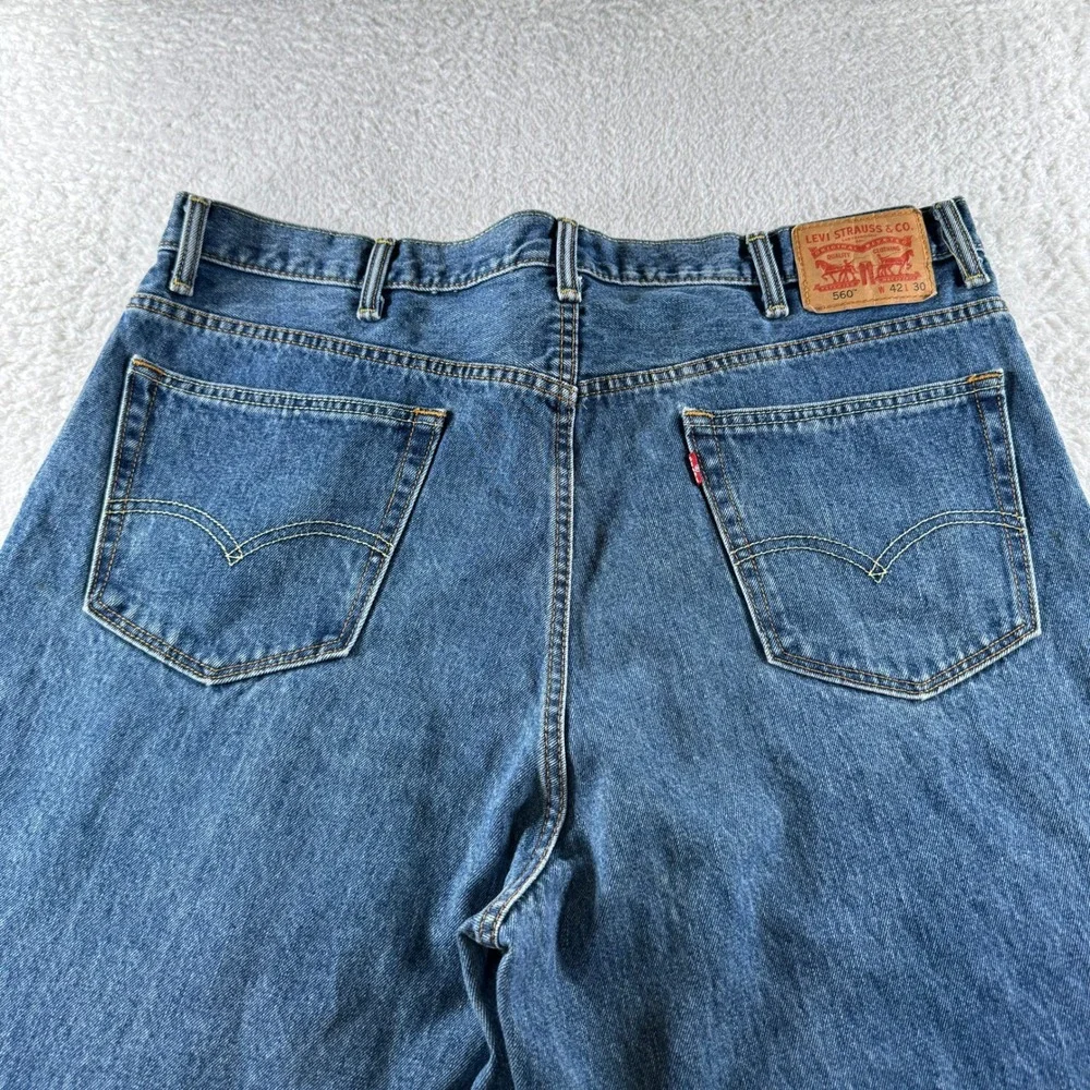 Levi's 560 Denim Jeans Men's Size 42x27 Med Wash Cotton Blue Relaxed Fit NEW